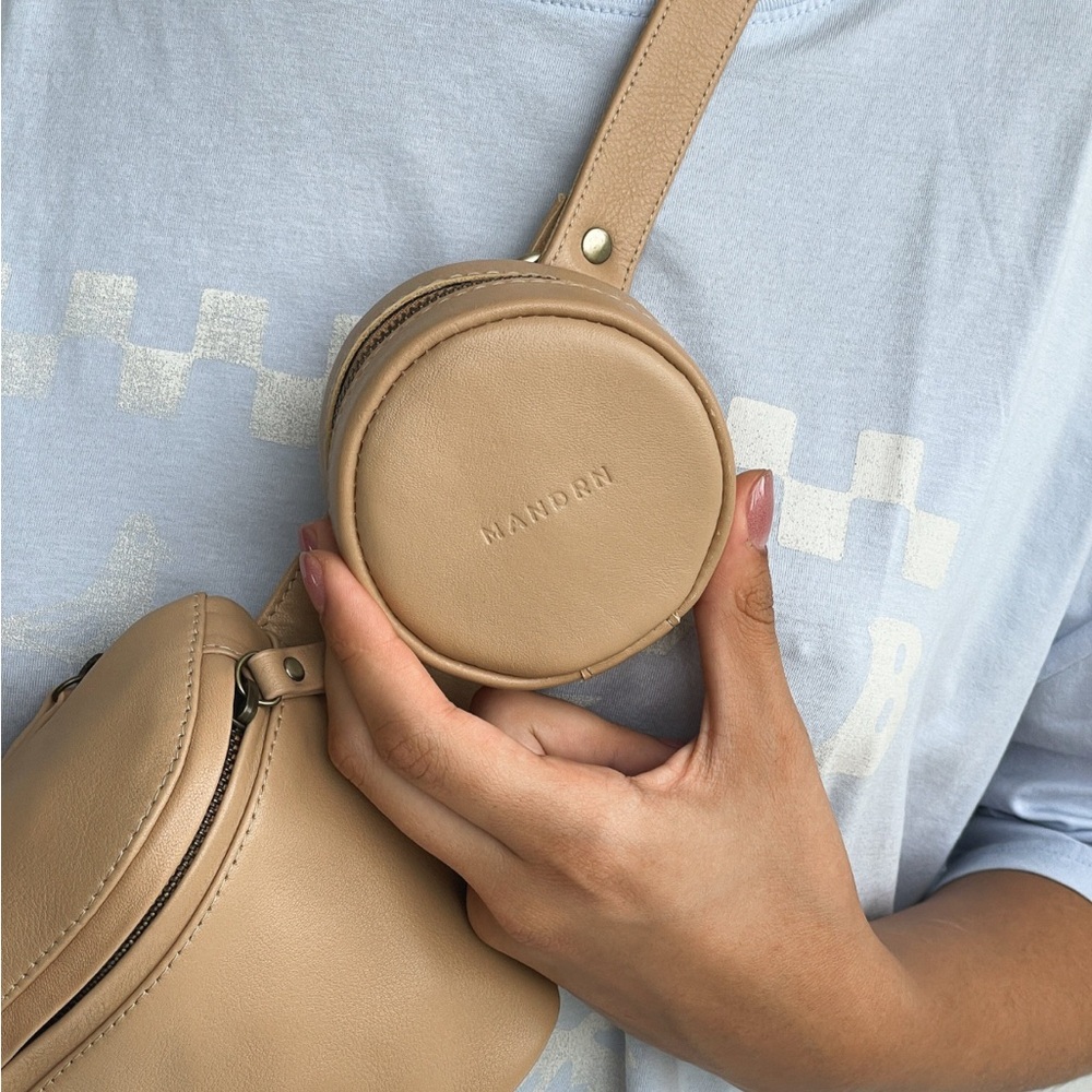 Mandrn Rover Circle Pouch in Sand | NWOT